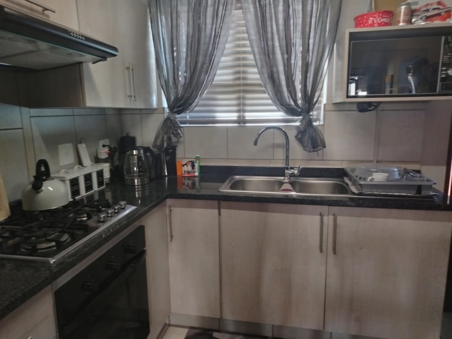 2 Bedroom Property for Sale in Waterval East North West